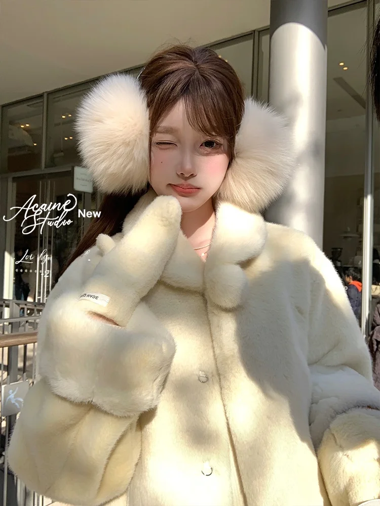 Женская зимняя шуба Acaine Yellow Fur Coat: элегантная, свободного кроя, средней длины, с длинными рукавами
Женская зимняя шуба Acaine Yellow Fur Coat: элегантная, свободного кроя, средней длины, с длинными рукавами