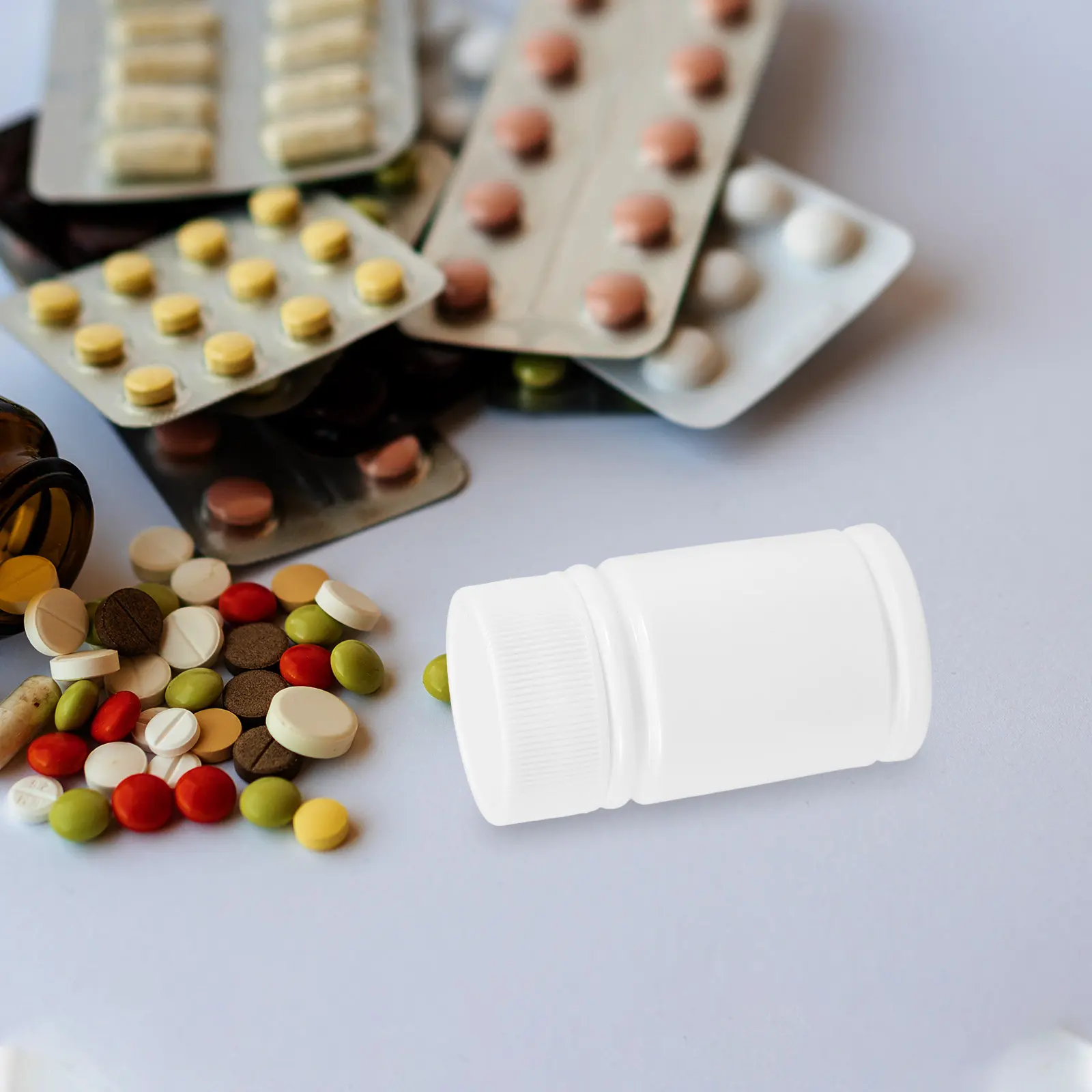 20 шт. герметичных пробирок-флаконов белого цвета, 20 мл, пластиковые контейнеры с завинчивающейся крышкой, для хранения реагентов, лекарств, рыбьего жира, таблеток, для путешествий
20 шт. герметичных пробирок-флаконов белого цвета, 20 мл, пластиковые контейнеры с завинчивающейся крышкой, для хранения реагентов, лекарств, рыбьего жира, таблеток, для путешествий