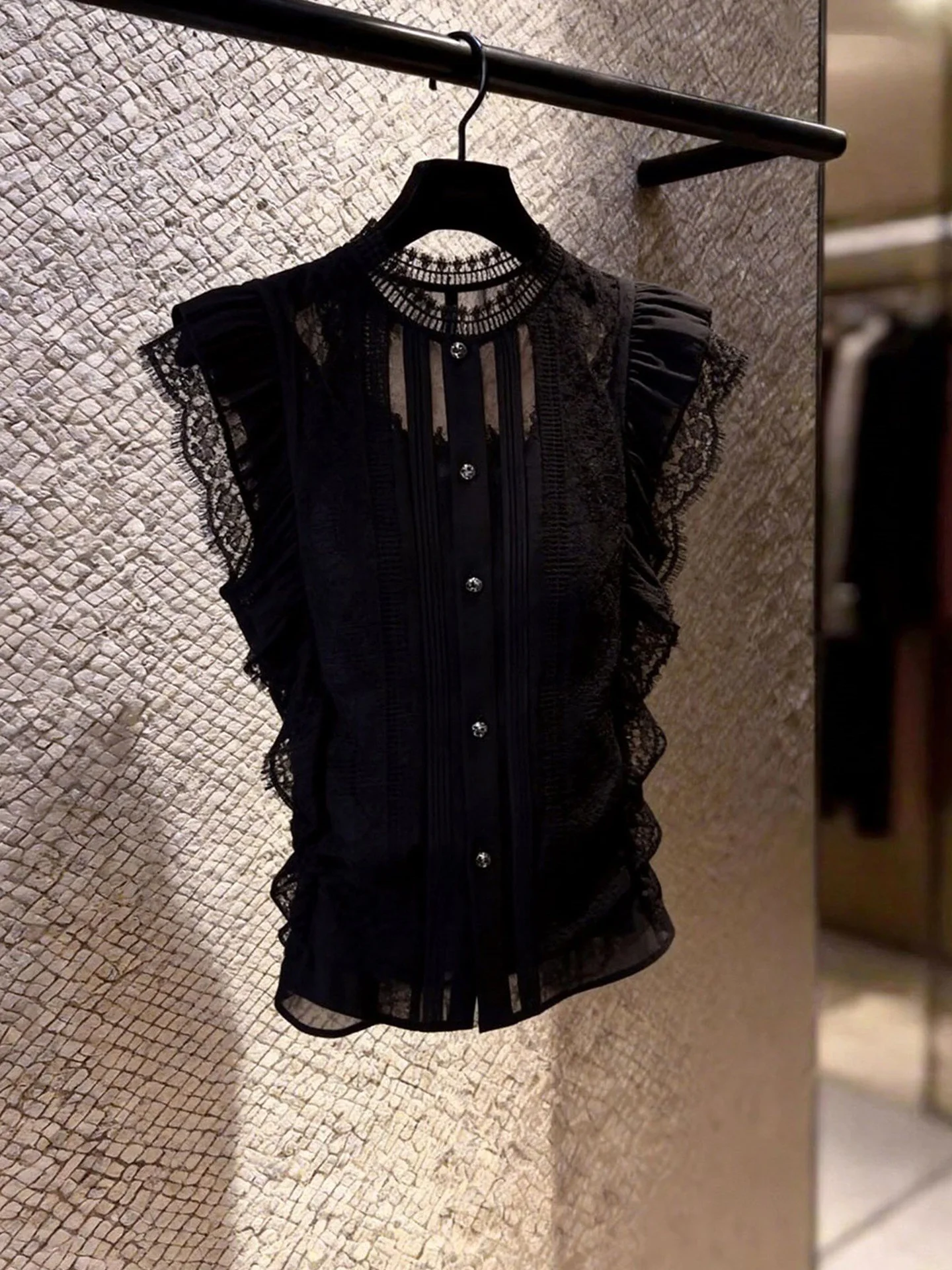 Elegant Lace Design Single-Button Women's Shirt Chic Maturity Style Spring Summer Silk Top Korean Version Straight Cut
Elegant Lace Design Single-Button Women's Shirt Chic Maturity Style Spring Summer Silk Top Korean Version Straight Cut
