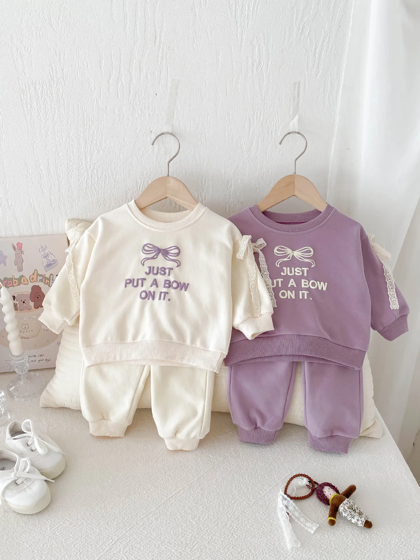 2025 Spring New Baby Long Sleeve Clothes Set Girls Letter Bow Sweatshirt + Pants 2pcs Suit Infant Toddler Casual Sports Outfits
2025 Spring New Baby Long Sleeve Clothes Set Girls Letter Bow Sweatshirt + Pants 2pcs Suit Infant Toddler Casual Sports Outfits