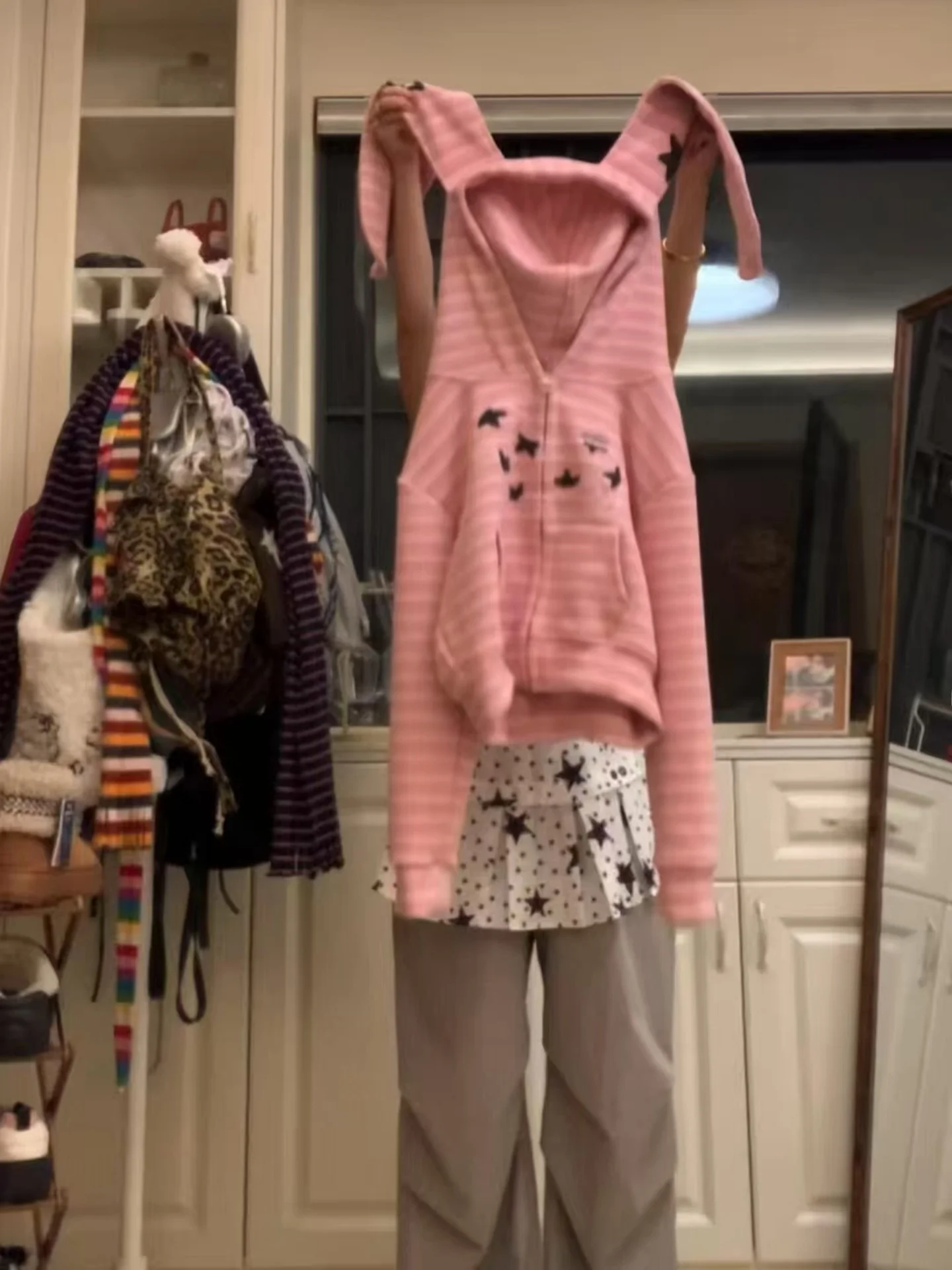 Американский ретро-кардиган в полоску для женщин: осенне-зимний дизайн, модный, хлопковый, с длинными рукавами, свободного кроя
Американский ретро-кардиган в полоску для женщин: осенне-зимний дизайн, модный, хлопковый, с длинными рукавами, свободного кроя