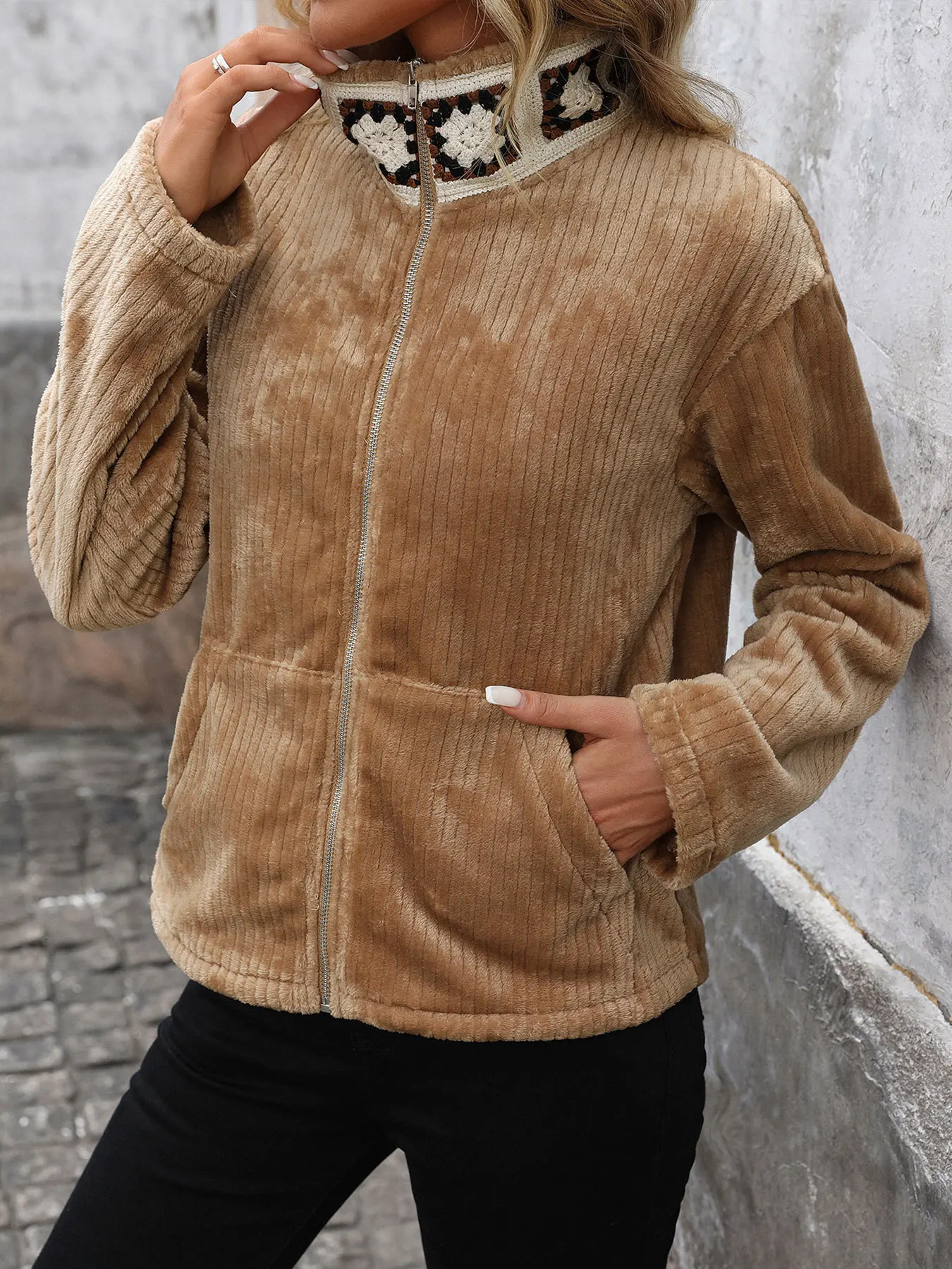 Casual Corduroy Warm Jacket For Women Autumn Winter Fashion Loose Stand Collar Long Sleeve Zipper Embroidery Pocket Coat
Casual Corduroy Warm Jacket For Women Autumn Winter Fashion Loose Stand Collar Long Sleeve Zipper Embroidery Pocket Coat