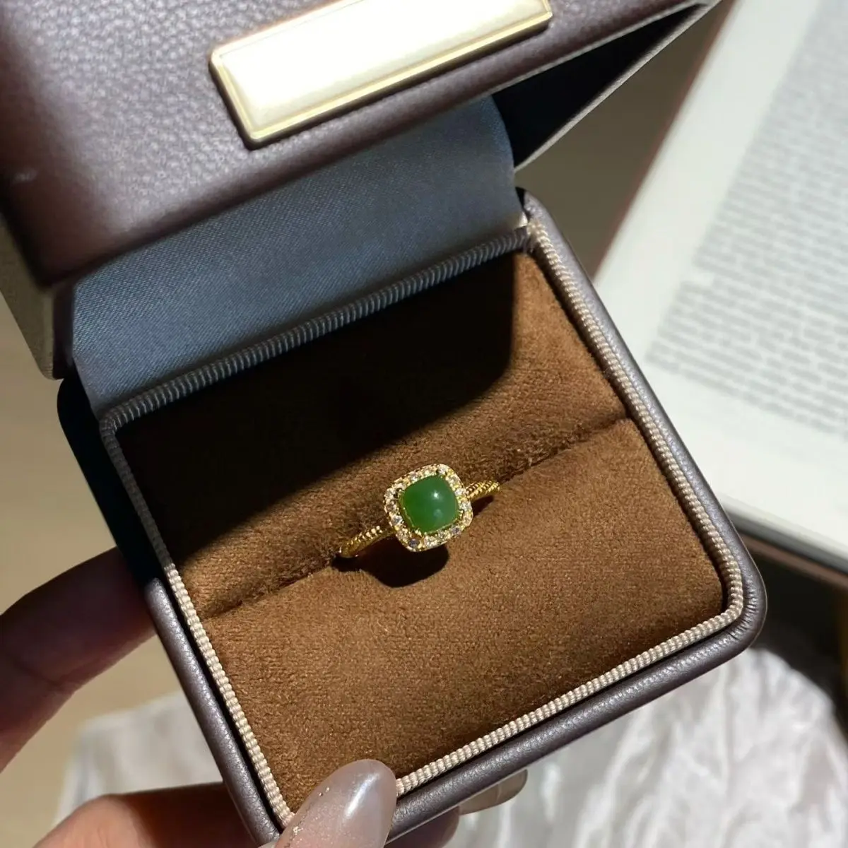 Hetian jade jasper small sugar cube ring lady exquisite birthday gift 、
Hetian jade jasper small sugar cube ring lady exquisite birthday gift 、