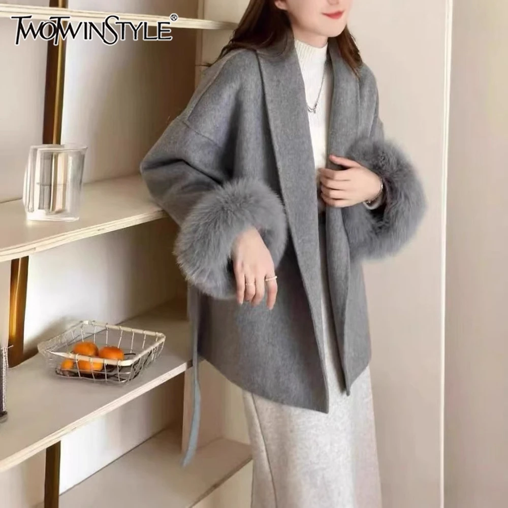 TWOTWINSTYLE Solid Luxury Style Coats For Women Lapel Long Sleeve Patchwork Feathers Temperament Coats Female Fashion KJA520176
TWOTWINSTYLE Solid Luxury Style Coats For Women Lapel Long Sleeve Patchwork Feathers Temperament Coats Female Fashion KJA520176