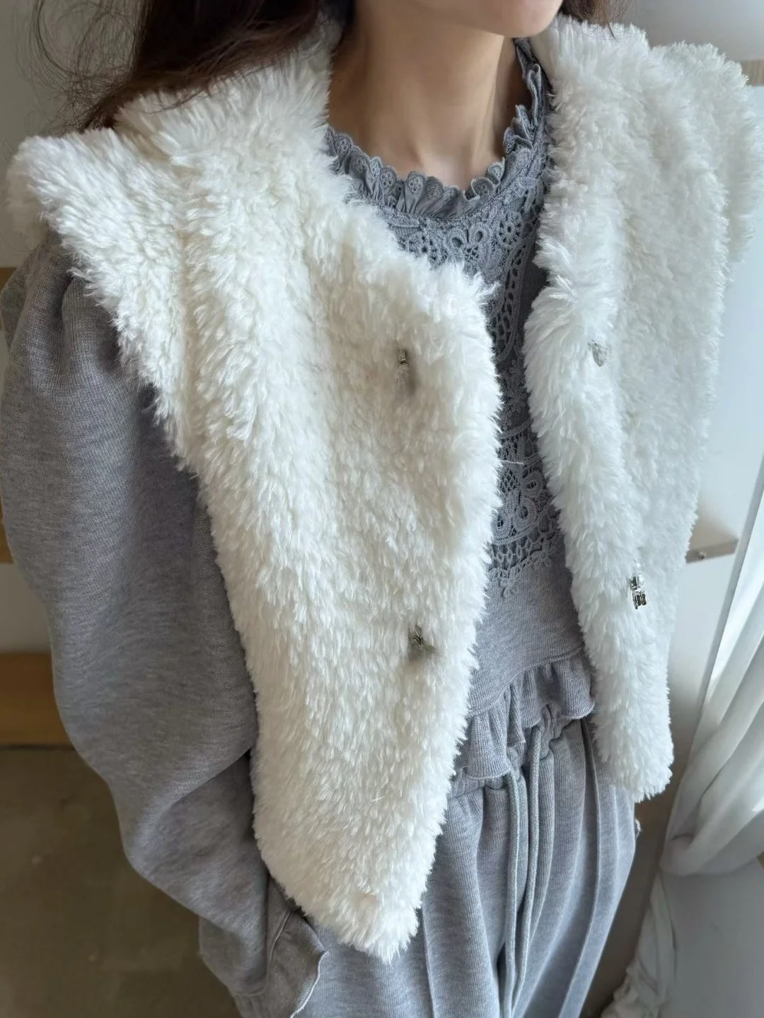 Зимний теплый модный универсальный меховой жилет, женский жилет небольшого размера, дизайн Sense, топ Milkin Puffin Versatili
Зимний теплый модный универсальный меховой жилет, женский жилет небольшого размера, дизайн Sense, топ Milkin Puffin Versatili