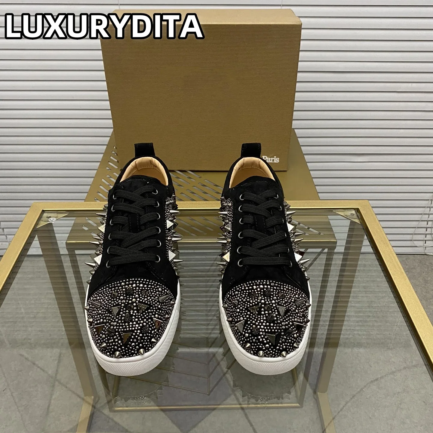 Top Quality Womens Trendy Casual Tennis Shoes Luxury Mens Real Leather Sneakers 35-48 Designr Rivet Red Sole Lovers Shoes M0135
Top Quality Womens Trendy Casual Tennis Shoes Luxury Mens Real Leather Sneakers 35-48 Designr Rivet Red Sole Lovers Shoes M0135
