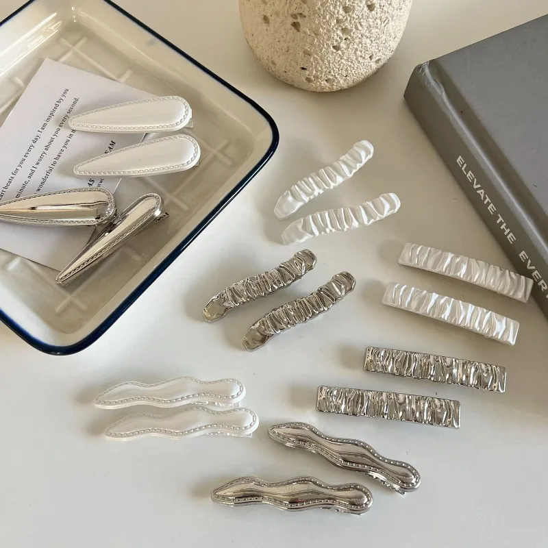 Silver White Crinkled Metal Wave Hair Clip for Side Bangs Minimalist Chic Premium Durable Non Slip Elegant Daily Hair Accessory
Silver White Crinkled Metal Wave Hair Clip for Side Bangs Minimalist Chic Premium Durable Non Slip Elegant Daily Hair Accessory
