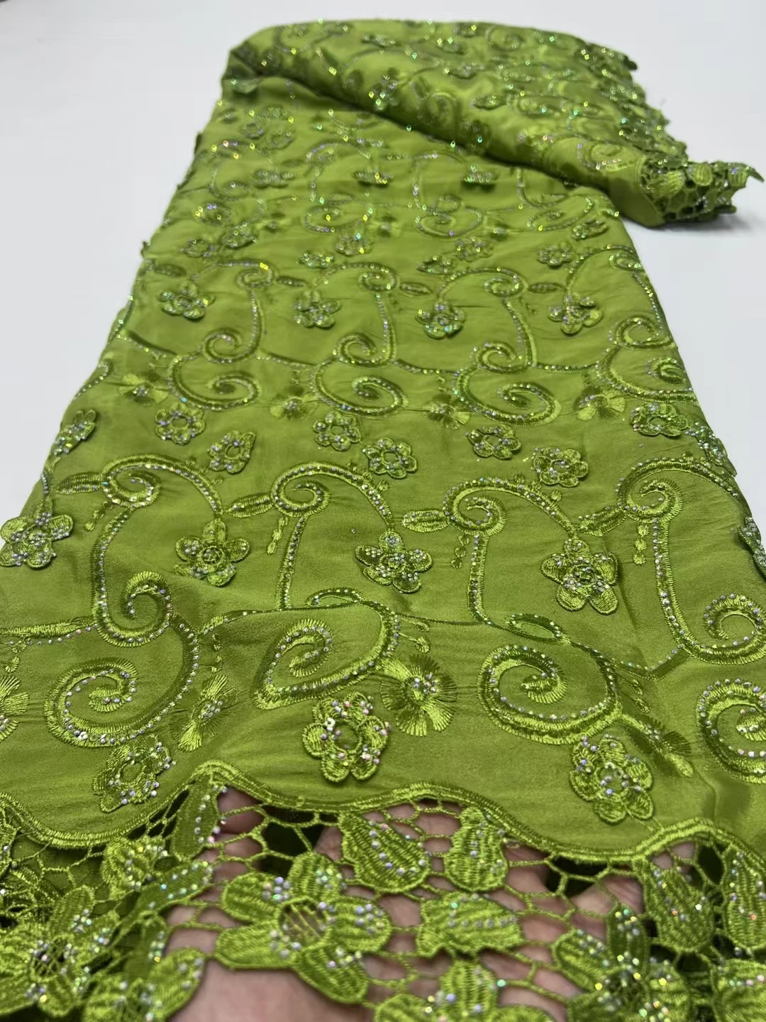 Latest Stones Green Laser African Cord Lace Fabric 2025 Nigerian French Guipure Lace Fabric For Women Party Dress Sewing LR25118
Latest Stones Green Laser African Cord Lace Fabric 2025 Nigerian French Guipure Lace Fabric For Women Party Dress Sewing LR25118