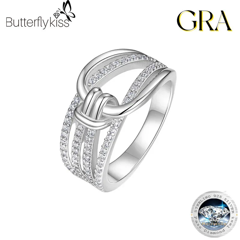 Butterflykiss Новое поступление Infinity Love Knot Муассанит стерлингового серебра 925 пробы эффектное кольцо для женщин модные классические ювелирные изделия
Butterflykiss Новое поступление Infinity Love Knot Муассанит стерлингового серебра 925 пробы эффектное кольцо для женщин модные классические ювелирные изделия
