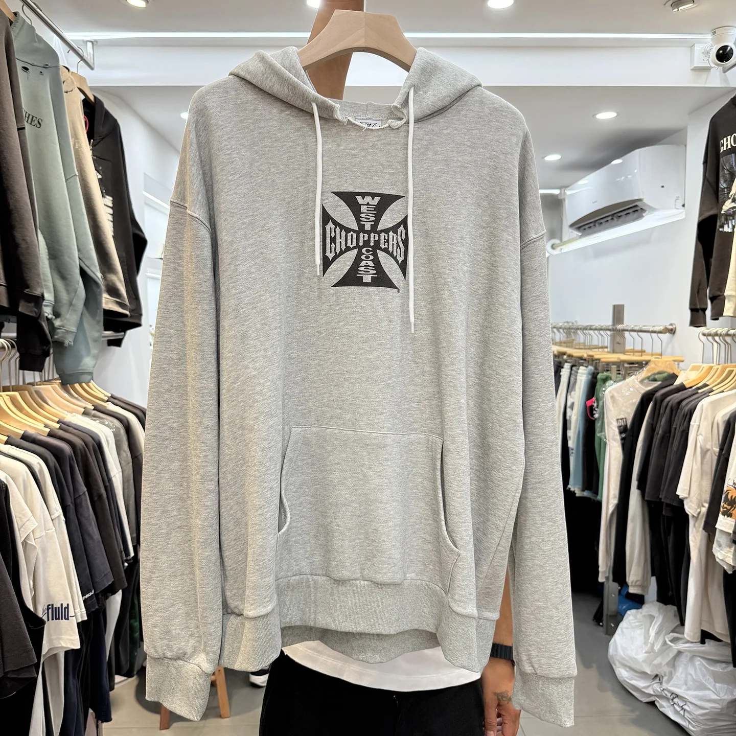 Американская уличная одежда в стиле ретро, выцветшая толстовка с капюшоном и круглым шнурком, верхняя одежда с принтом Ne Blade для молодых мужчин, повседневная одежда
Американская уличная одежда в стиле ретро, выцветшая толстовка с капюшоном и круглым шнурком, верхняя одежда с принтом Ne Blade для молодых мужчин, повседневная одежда