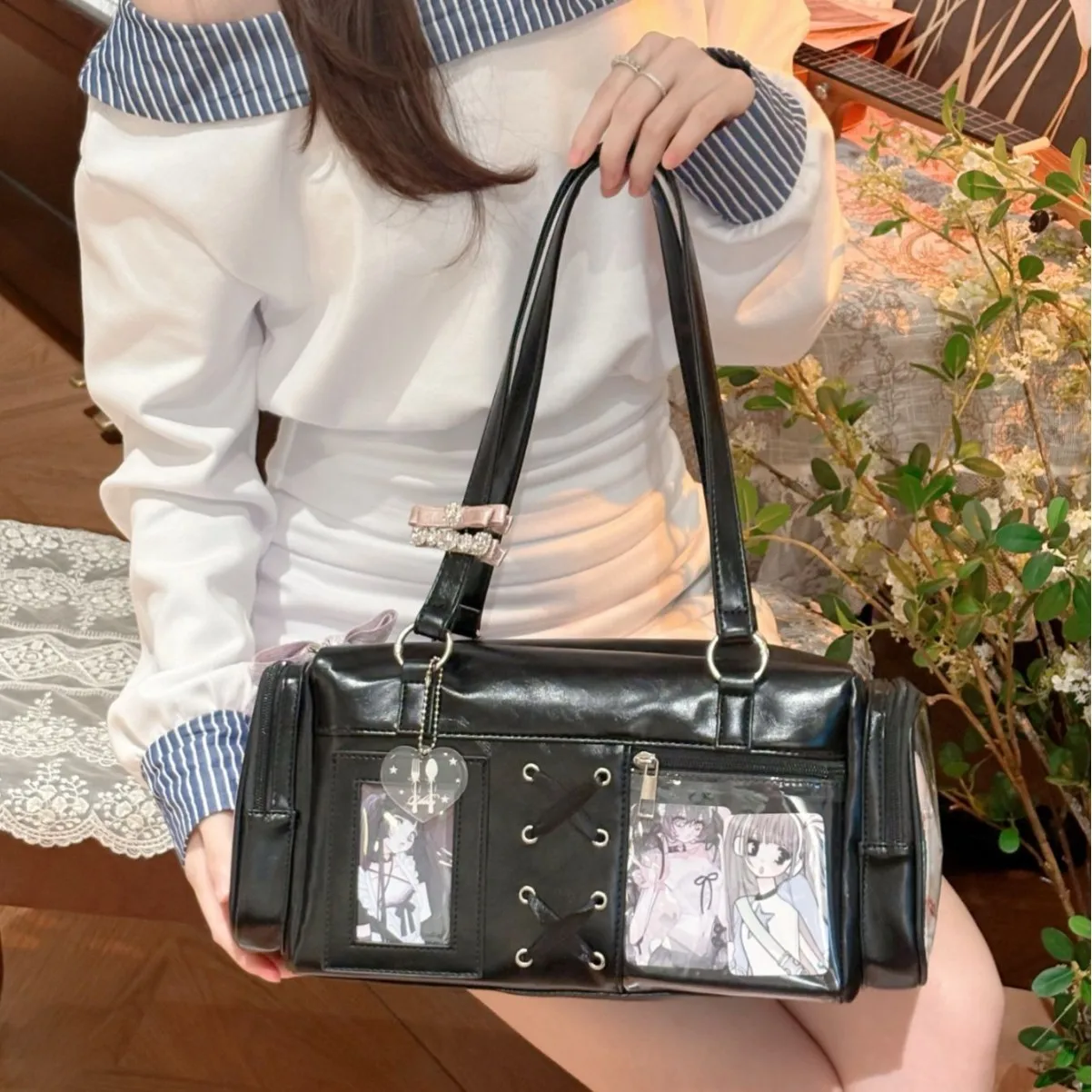 New Fashionable Sweet and Cool Girl Ita Bag Large Capacity Strap Bow DIY Badge Shoulder Bag Comic Exhibition Cool Crossbody Bag
New Fashionable Sweet and Cool Girl Ita Bag Large Capacity Strap Bow DIY Badge Shoulder Bag Comic Exhibition Cool Crossbody Bag