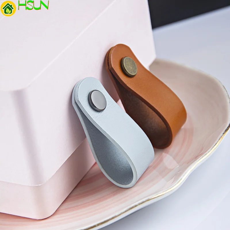 Nordic modern simple honey wax orange leather handle wardrobe cabinet door leather handle drawer anti-collision leather handle
Nordic modern simple honey wax orange leather handle wardrobe cabinet door leather handle drawer anti-collision leather handle