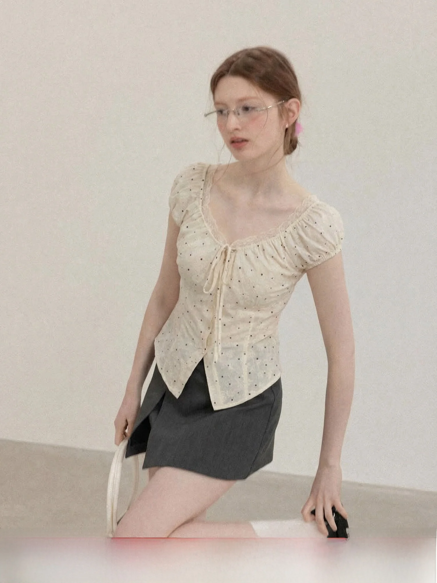 Spring 2026 Slim Fit Short Sleeve Shirt Women's Polka Dot Waist Cinched Short Length Casual Style Breathable Comfortable Fabric
Spring 2026 Slim Fit Short Sleeve Shirt Women's Polka Dot Waist Cinched Short Length Casual Style Breathable Comfortable Fabric