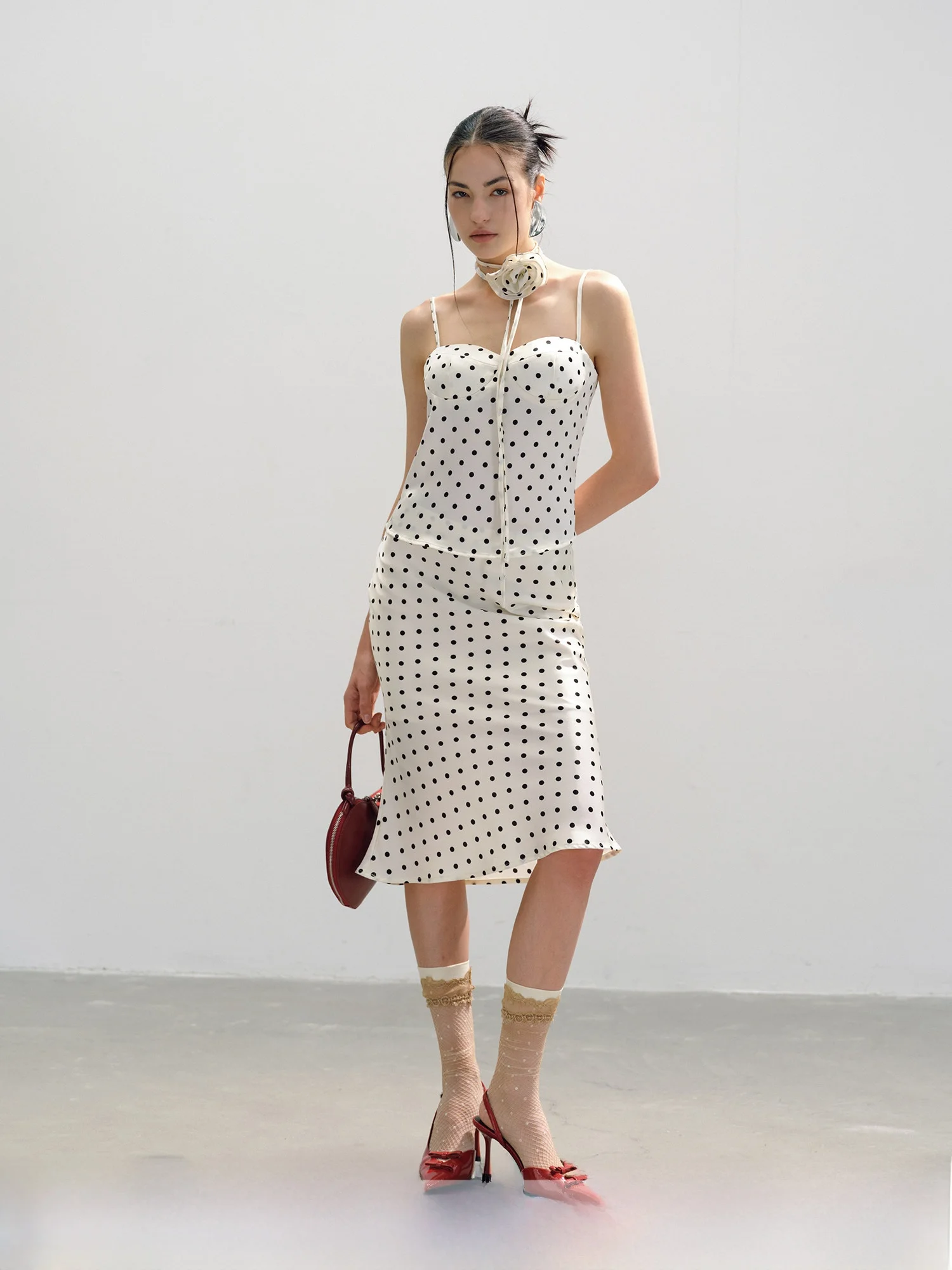 Summer Polka Dot Acetate Halter Neck Vest Top And Skirt Set with Bow Tie Three Dimensional Rose Women's Slim Fit Vest Dress
Summer Polka Dot Acetate Halter Neck Vest Top And Skirt Set with Bow Tie Three Dimensional Rose Women's Slim Fit Vest Dress