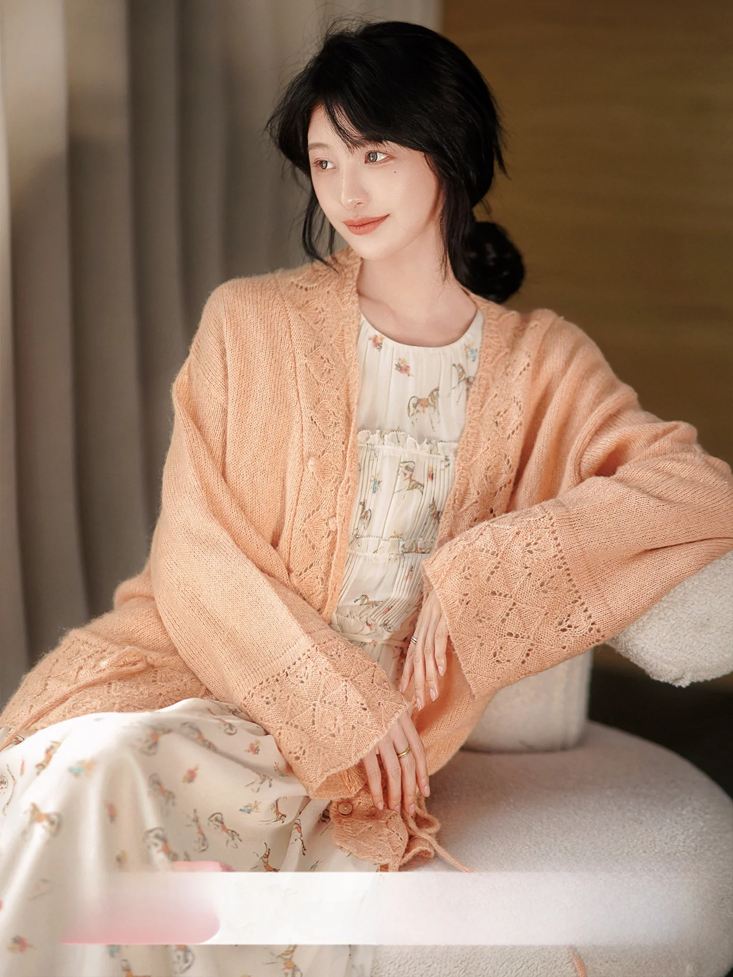 Soft Woolen Knitted Sweater Romantic Hollow out Waist-Cinching V-Neck Gentle Personality Women's Top Bright Series Commute Style
Soft Woolen Knitted Sweater Romantic Hollow out Waist-Cinching V-Neck Gentle Personality Women's Top Bright Series Commute Style