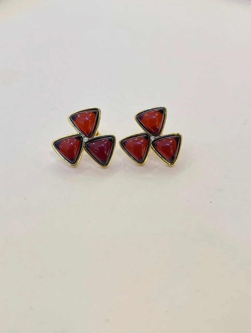 Certificated 925 Silver Natural Blood Amber Triangle Ear Stud Genuine Red Stone Geometric Hoop Huggie Earring Women Fine Jewelry
Certificated 925 Silver Natural Blood Amber Triangle Ear Stud Genuine Red Stone Geometric Hoop Huggie Earring Women Fine Jewelry