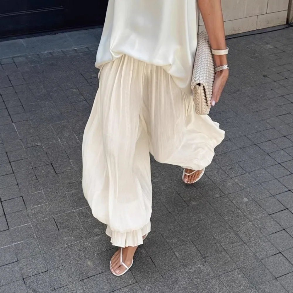 Bubble Pleated Balloon Pants for Women Elastic High Waist Side Slit Harem Pants Ruffle Gathered Hem Flowy Baggy Pants
Bubble Pleated Balloon Pants for Women Elastic High Waist Side Slit Harem Pants Ruffle Gathered Hem Flowy Baggy Pants