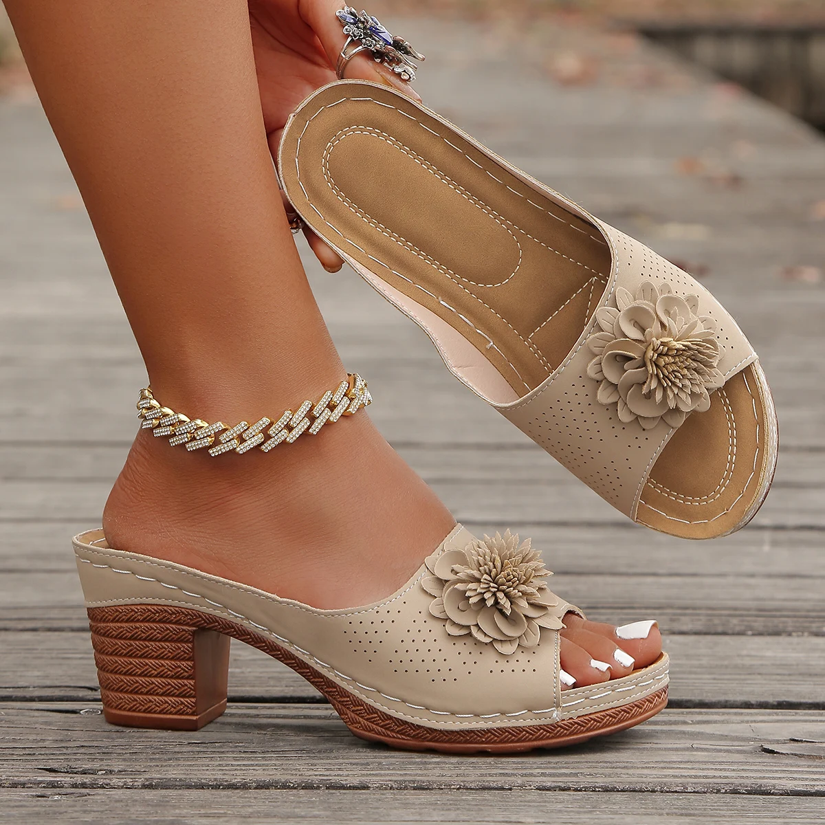 2026 New Women High Heels Slip on Sandals Summer Casual Soft Comfortable Shoes for Women Elegant Platform Retro Sandals Women
2026 New Women High Heels Slip on Sandals Summer Casual Soft Comfortable Shoes for Women Elegant Platform Retro Sandals Women