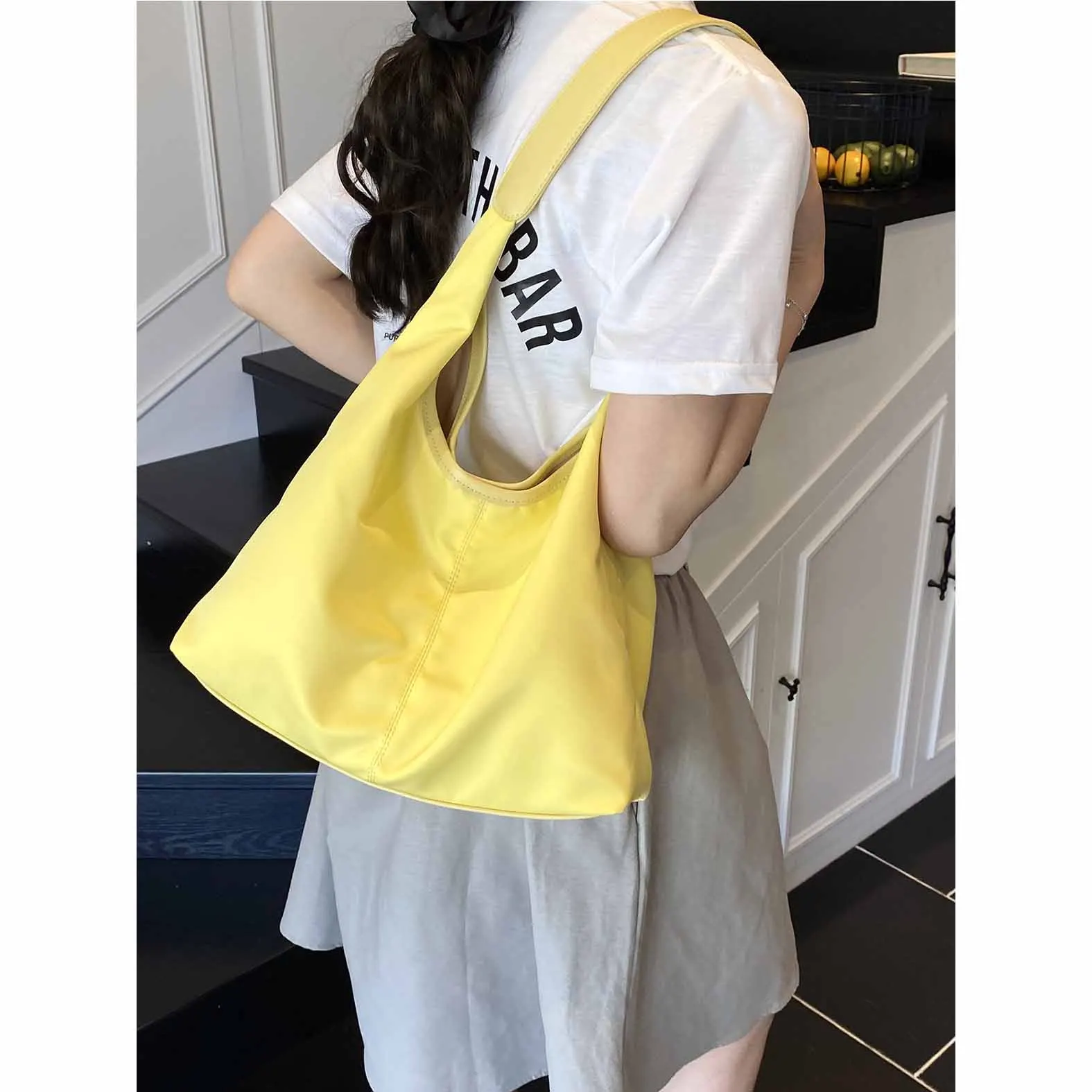 High-end simple large-capacity work bag Hobo bag women's 2025 new versatile shoulder bag tote bag large bag
High-end simple large-capacity work bag Hobo bag women's 2025 new versatile shoulder bag tote bag large bag