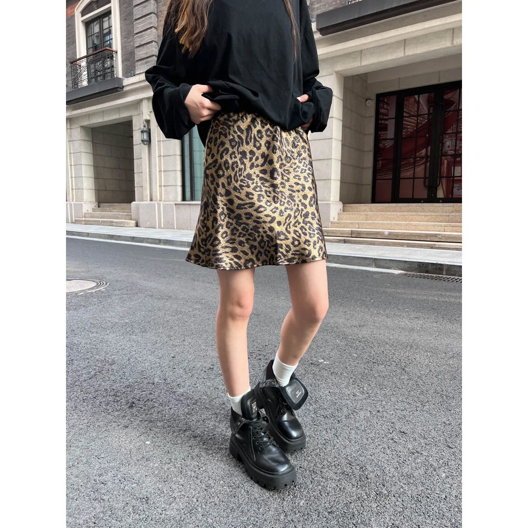 Satin Draped Gold Leopard Print Short Skirts For Women Slimming High Waist Fishtail Skirt
Satin Draped Gold Leopard Print Short Skirts For Women Slimming High Waist Fishtail Skirt