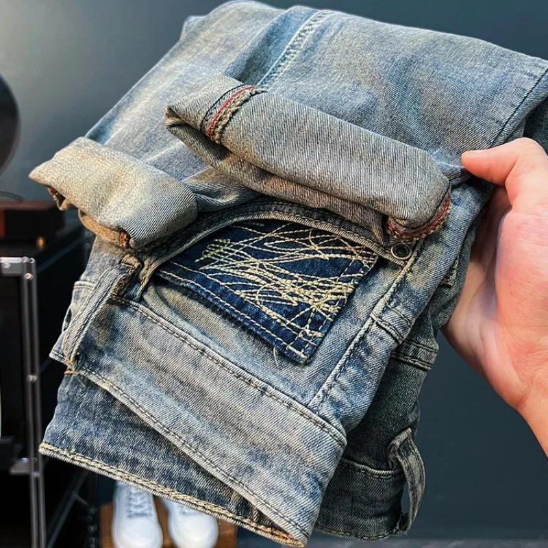 Осень и зима 2025, новые модные брендовые эластичные мужские облегающие брюки с вышивкой, роскошные брендовые длинные брюки в стиле ретро, джинсы Bootcut
Осень и зима 2025, новые модные брендовые эластичные мужские облегающие брюки с вышивкой, роскошные брендовые длинные брюки в стиле ретро, джинсы Bootcut