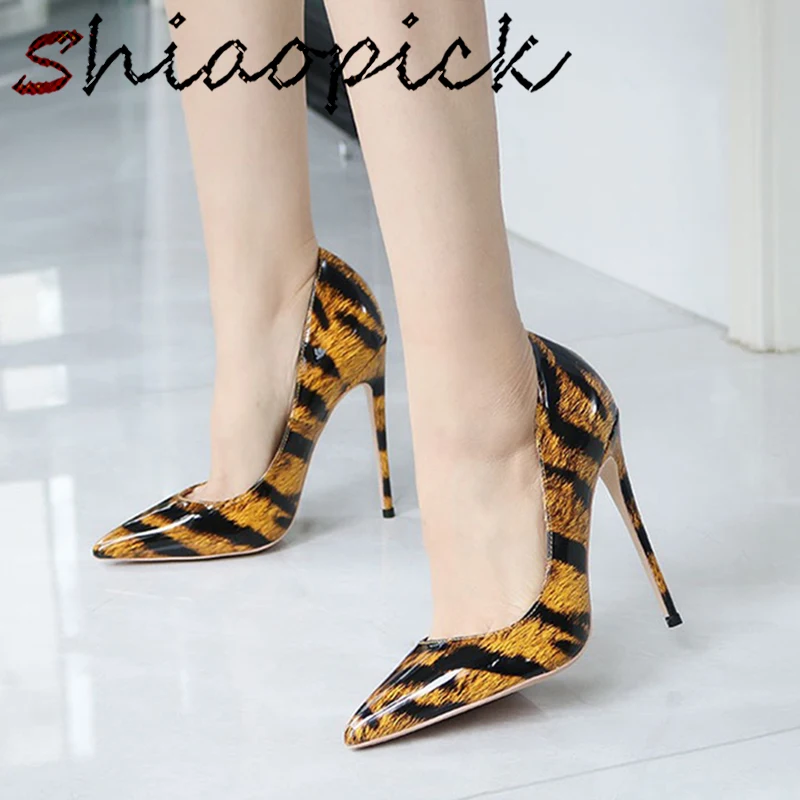 2025 женские шикарные туфли-лодочки на очень высоком каблуке, золотистые блестящие туфли на шпильке с леопардовым узором, модельные туфли для вечеринок, одинарные туфли с острым носком
2025 женские шикарные туфли-лодочки на очень высоком каблуке, золотистые блестящие туфли на шпильке с леопардовым узором, модельные туфли для вечеринок, одинарные туфли с острым носком