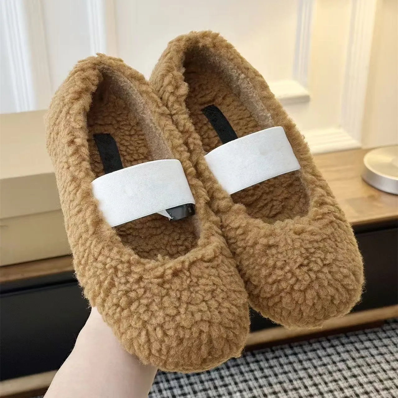 Mao Mao Shoes with Velvet Ballet Women's Flat Shoes, One Step Casual Bean Shoes, Outerwear Mary Jane Single Shoes
Mao Mao Shoes with Velvet Ballet Women's Flat Shoes, One Step Casual Bean Shoes, Outerwear Mary Jane Single Shoes