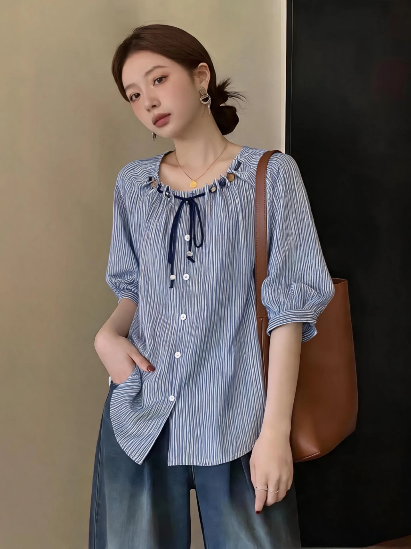 Retro Striped Short Sleeve Base Shirt Women's Summer New Large Size Fat MM Slimming Design Sense Belt Bead Top Korean Style C...
Retro Striped Short Sleeve Base Shirt Women's Summer New Large Size Fat MM Slimming Design Sense Belt Bead Top Korean Style C...