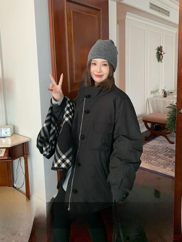 Женская пуховая куртка больших размеров, легкая, теплая, белая, с наполнителем из перьев, для полных женщин, повседневная, свободного кроя, с длинными рукавами, на молнии
Женская пуховая куртка больших размеров, легкая, теплая, белая, с наполнителем из перьев, для полных женщин, повседневная, свободного кроя, с длинными рукавами, на молнии