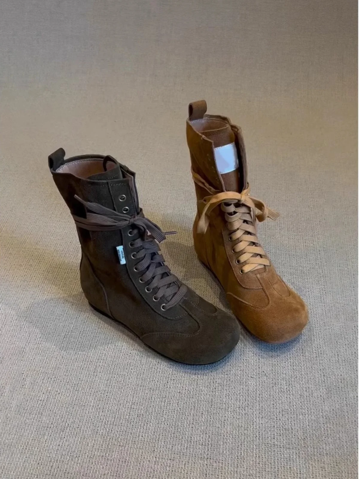 Женские ботинки на плоской подошве в стиле ретро, узкие ботинки на шнуровке с круглым носком, Canvas oes, кожаная версия, увеличивающая рост, калам...
Женские ботинки на плоской подошве в стиле ретро, узкие ботинки на шнуровке с круглым носком, Canvas oes, кожаная версия, увеличивающая рост, калам...