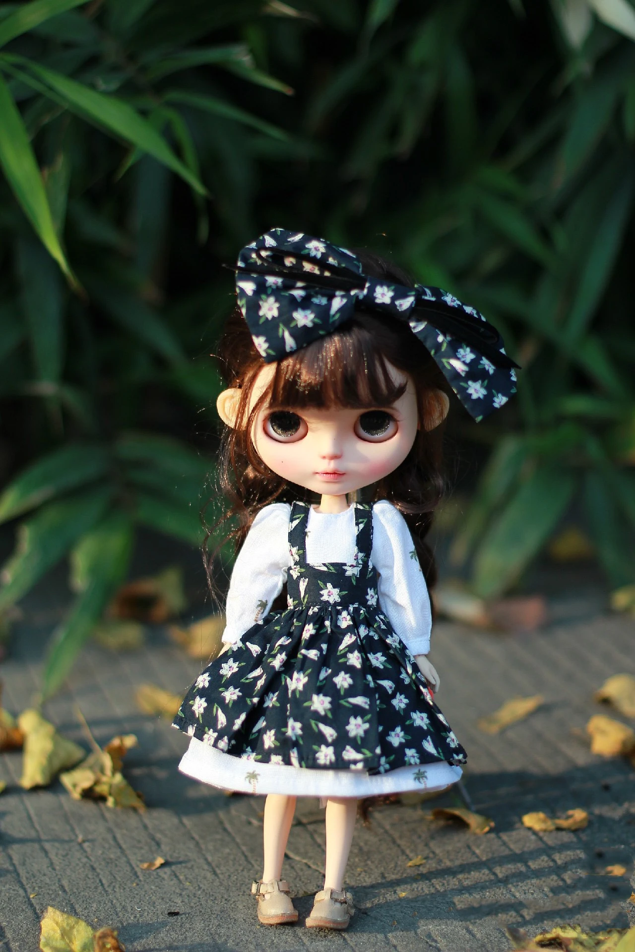 Blythe clothes dress Black and white flowers skirt 1/6 30cm BJD anime girl (Fit Pullip,Ob24, Licca、ob22、qbaby)
Blythe clothes dress Black and white flowers skirt 1/6 30cm BJD anime girl (Fit Pullip,Ob24, Licca、ob22、qbaby)