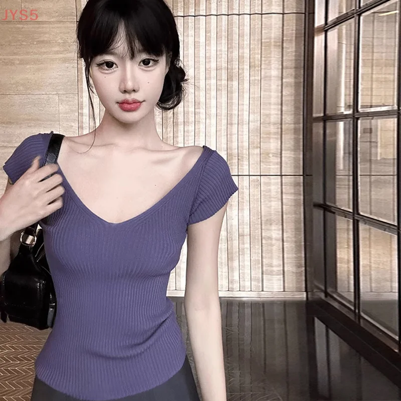 Облегающая однотонная эластичная модная повседневная трикотажная футболка с v-образным вырезом для женщин
Облегающая однотонная эластичная модная повседневная трикотажная футболка с v-образным вырезом для женщин