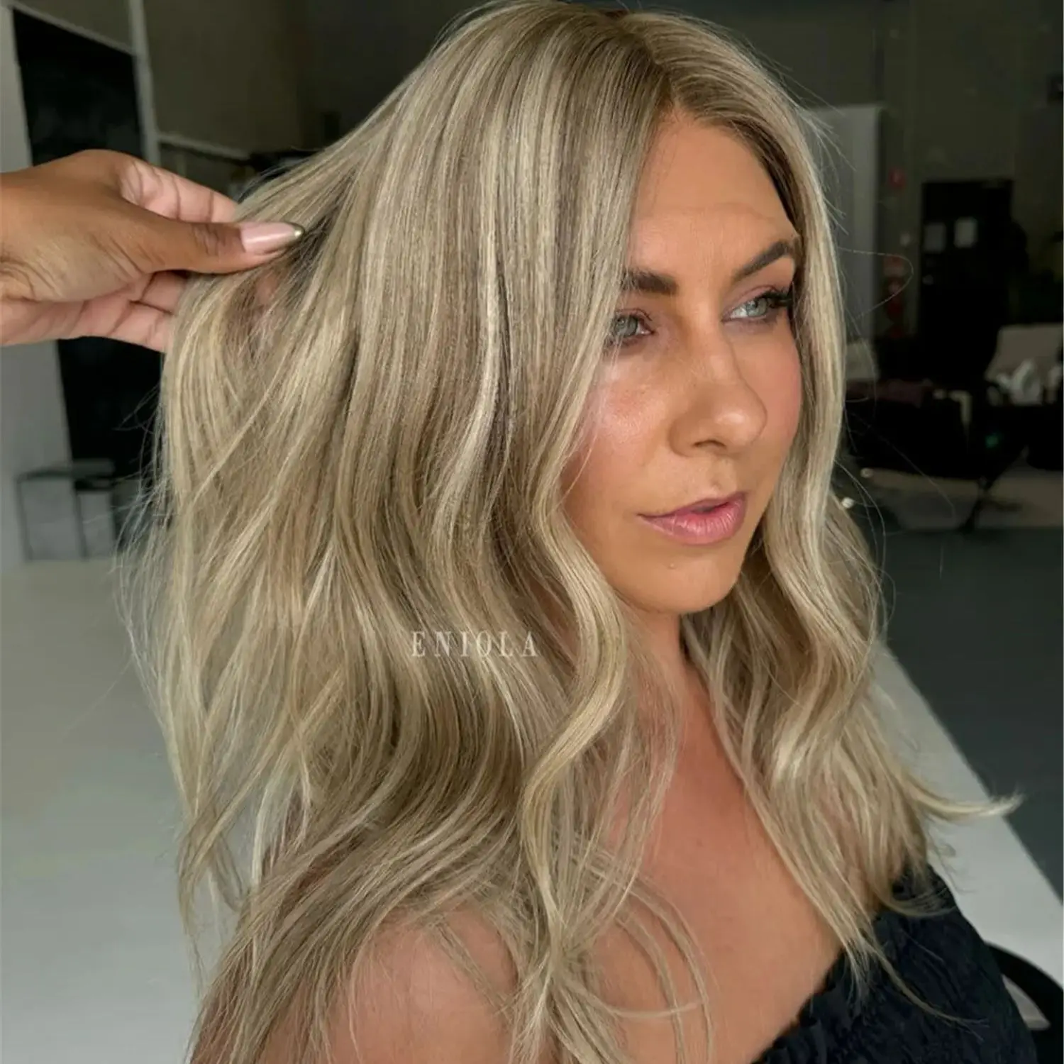 Синтетические парики средней длины с небрежными волнами для женщин, платиново-русый и коричневый микс, с кружевной передней частью, реалистичная линия роста волос
Синтетические парики средней длины с небрежными волнами для женщин, платиново-русый и коричневый микс, с кружевной передней частью, реалистичная линия роста волос