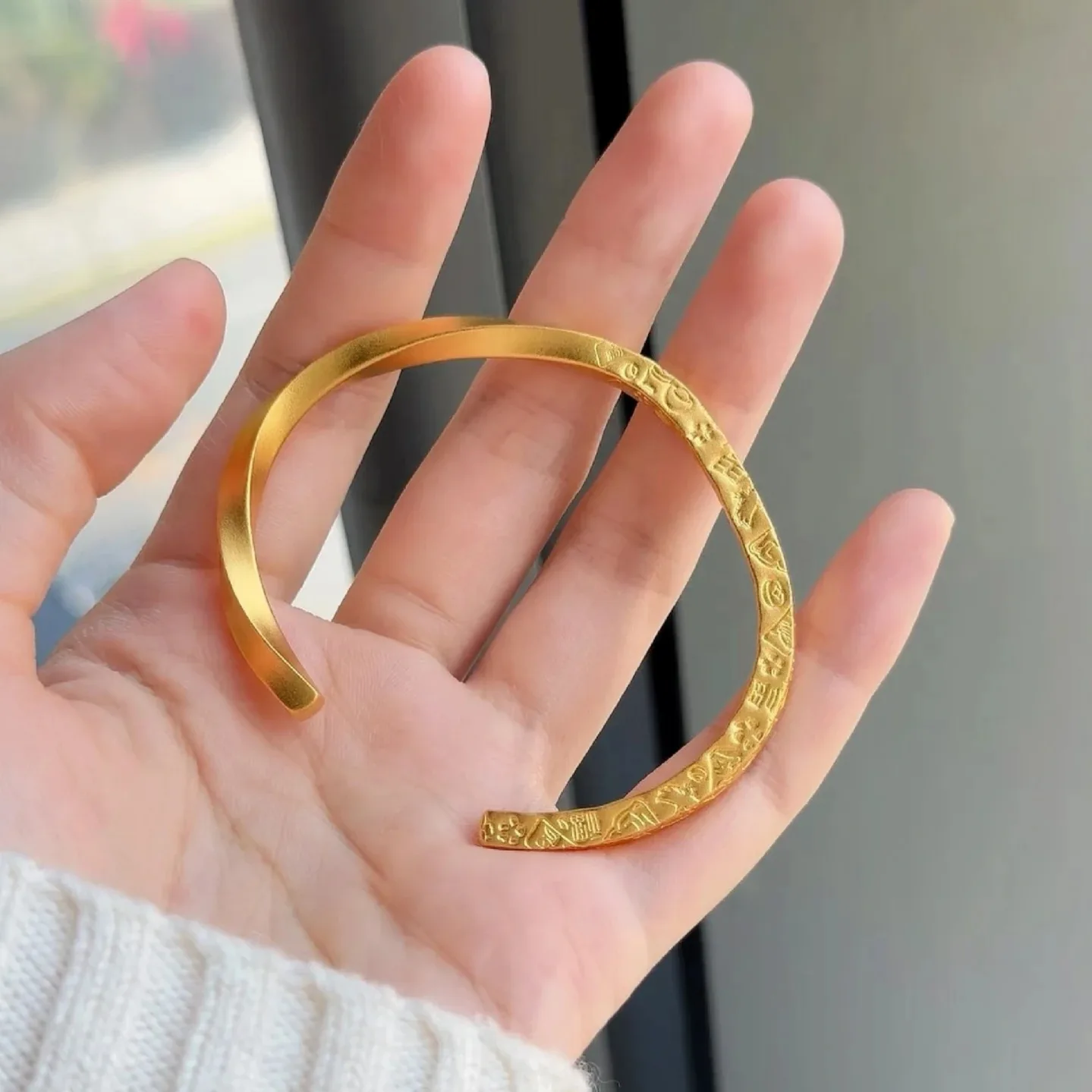 New Gold Shop Same Style Women's Bracelet 9999 24K real gold Twist the Universe Opening Adjustable Bracelet Jewelry
New Gold Shop Same Style Women's Bracelet 9999 24K real gold Twist the Universe Opening Adjustable Bracelet Jewelry