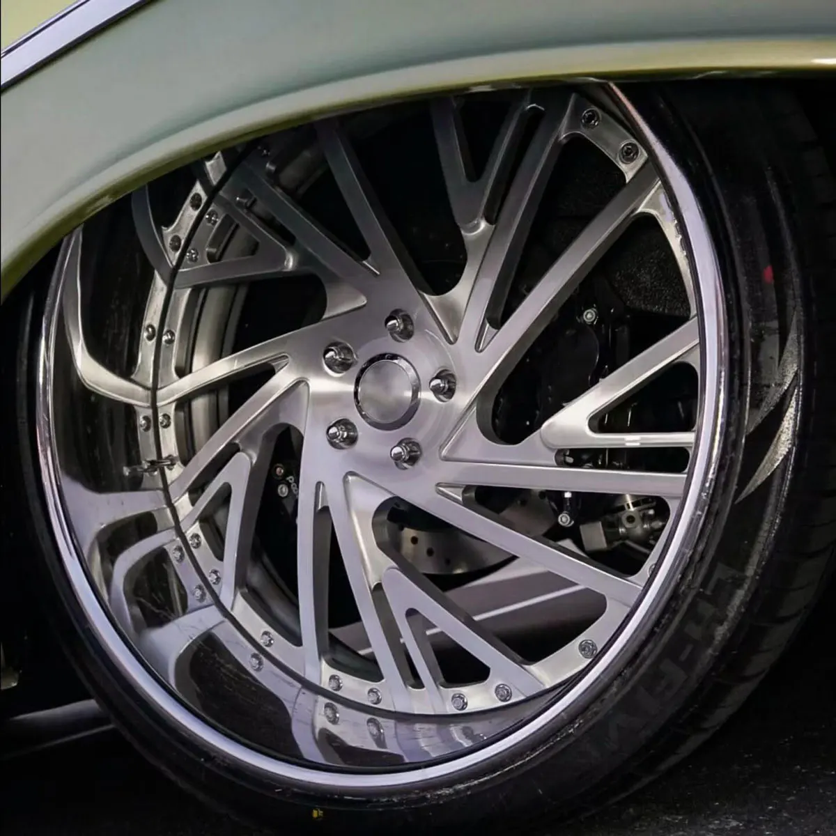 Custom Sliver 2-Piece 24 26 28 30 Inch Chrome Forged Aluminum Alloy Wheels Fogiotos Rims for 6 Lug Chevy Wheels
Custom Sliver 2-Piece 24 26 28 30 Inch Chrome Forged Aluminum Alloy Wheels Fogiotos Rims for 6 Lug Chevy Wheels