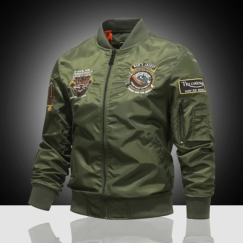 Мужская бейсбольная куртка с вышивкой «бурый медведь»
Мужская бейсбольная куртка с вышивкой «бурый медведь»