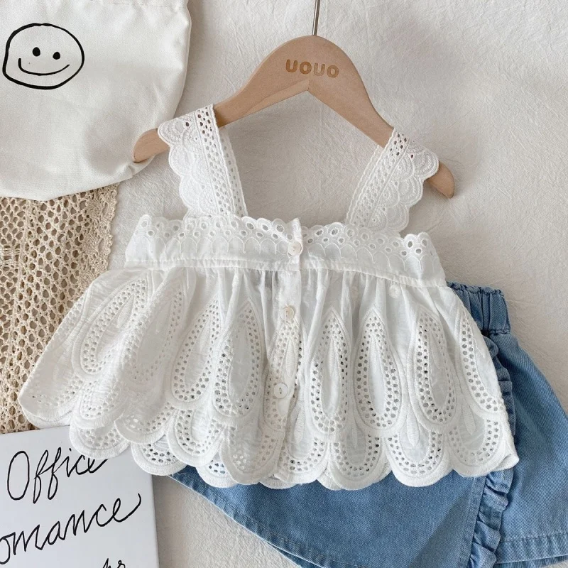 Baby Girl Summer White Suit Sling+Denim Shorts Two-Piece Set Children's Travel Photo Fashionable Summer Clothing-KXKM
Baby Girl Summer White Suit Sling+Denim Shorts Two-Piece Set Children's Travel Photo Fashionable Summer Clothing-KXKM