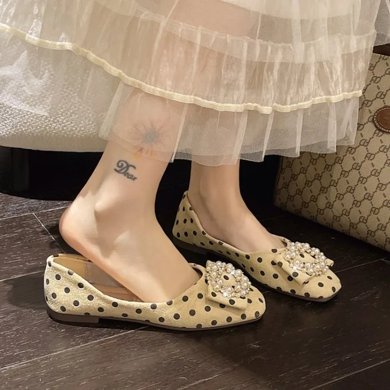 Women's Fashion Polka Dot Decorative Shallow Flat Shoes 2026 Spring and Autumn Rhinestone Buckle Leisure One Pedal Low-top Shoes
Women's Fashion Polka Dot Decorative Shallow Flat Shoes 2026 Spring and Autumn Rhinestone Buckle Leisure One Pedal Low-top Shoes