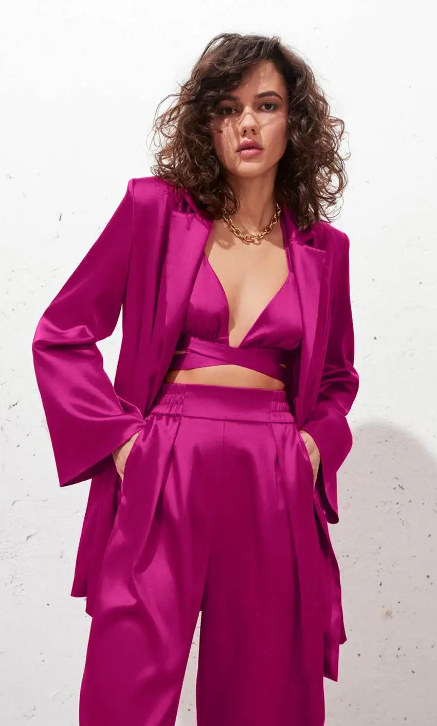 Faionable Ladies Suit Set with Hanging Ne Vest Skirt And Pants Silk Satin Drapey Sle Women's Suit Casual Sportswear
Faionable Ladies Suit Set with Hanging Ne Vest Skirt And Pants Silk Satin Drapey Sle Women's Suit Casual Sportswear