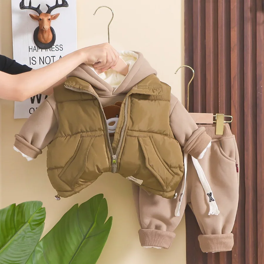 Children's Winter New Baby Fleece Hooded Sweater Sports Set Children's Bear Plush Thickening Warm Casual Three Piece Set
Children's Winter New Baby Fleece Hooded Sweater Sports Set Children's Bear Plush Thickening Warm Casual Three Piece Set