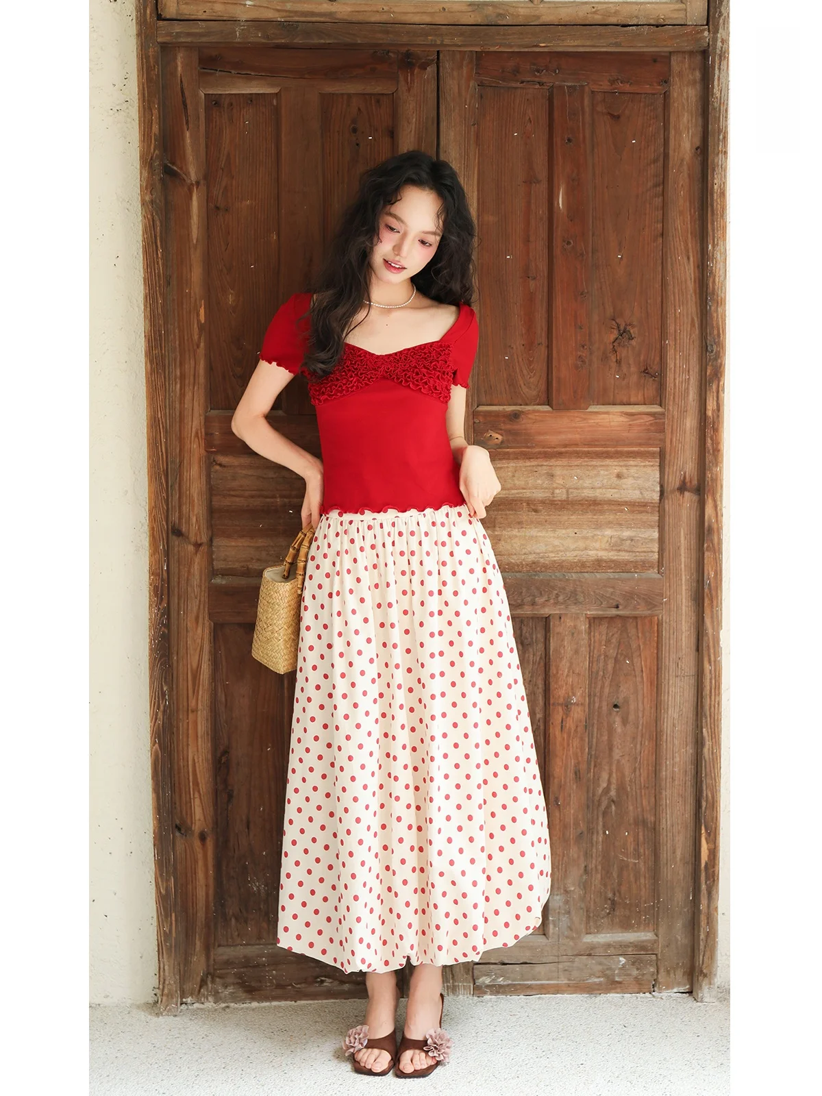 BUD Polka Dot Design Slim Fit Short Sleeve Women's Top And Skirt Set Summer Fashion Outfit Two Piece Suit round Dance
BUD Polka Dot Design Slim Fit Short Sleeve Women's Top And Skirt Set Summer Fashion Outfit Two Piece Suit round Dance
