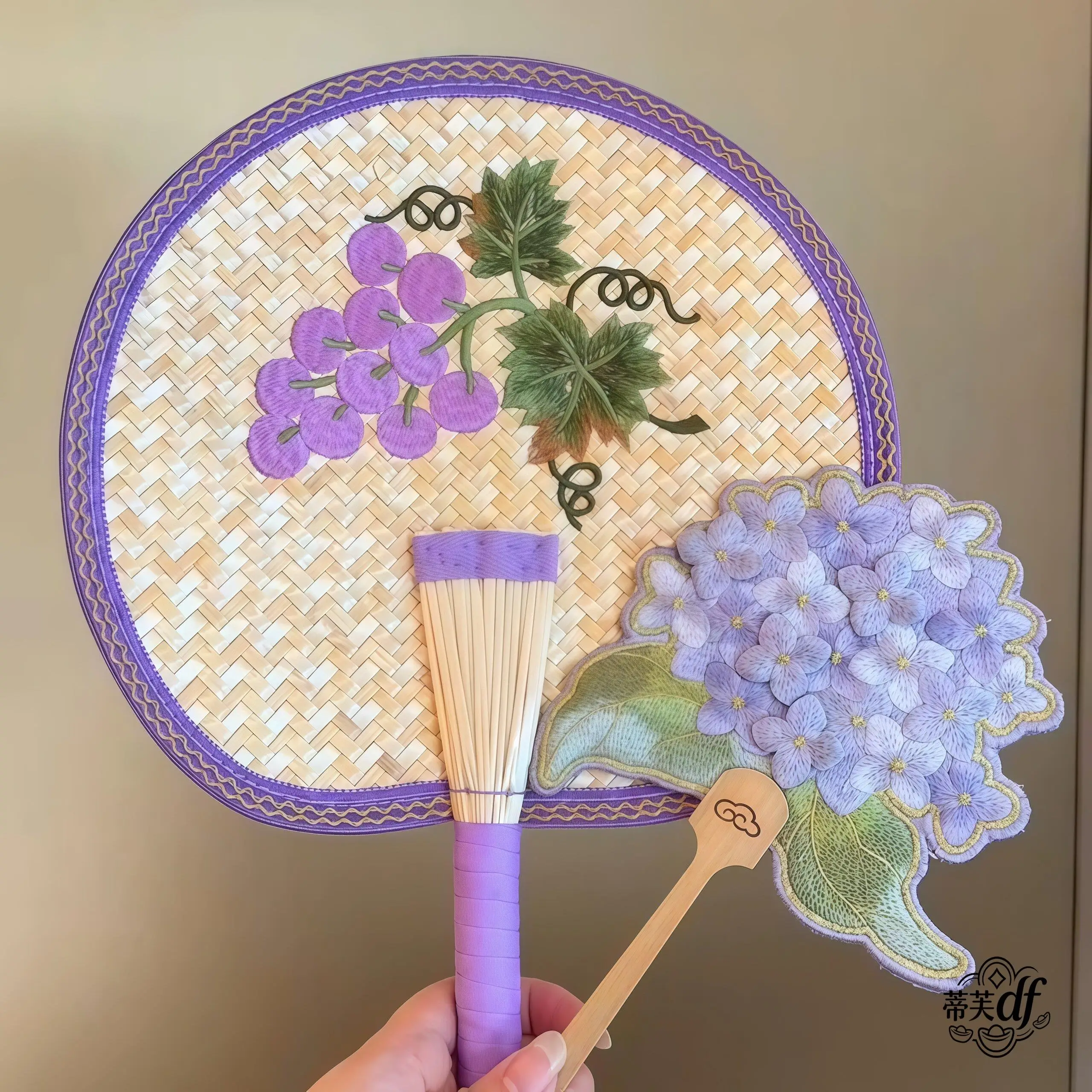Elegant Embroidered Grape Reed Fan Durable Wheat Straw Woven Fan Ancient Style Summer Cooling Tool Handmade Home Living
Elegant Embroidered Grape Reed Fan Durable Wheat Straw Woven Fan Ancient Style Summer Cooling Tool Handmade Home Living