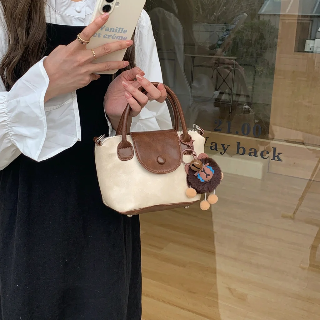 Daily Commute Bag Retro Cute Pendant Bag Crossbody Bag Decorative Women'S Handbag For Casual Gathering Short Trips Office
Daily Commute Bag Retro Cute Pendant Bag Crossbody Bag Decorative Women'S Handbag For Casual Gathering Short Trips Office