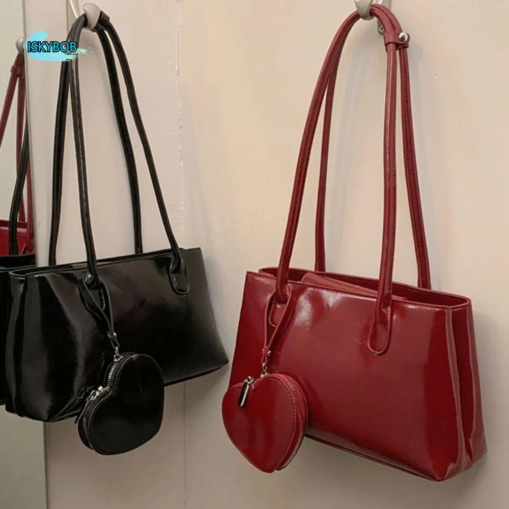 Korean Style Glossy Black Shoulder Bag PU Leather Handbag French Underarm Bag Large Capacity Zipper Small Square Bag
Korean Style Glossy Black Shoulder Bag PU Leather Handbag French Underarm Bag Large Capacity Zipper Small Square Bag