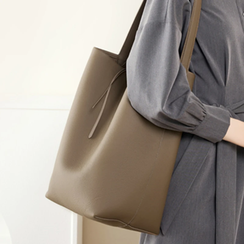 Toptrends Cowhide Genuine Leather Large Soft Tote Bags For Women 2025 Luxury Designer Work Shoulder Bags Shopper Ladies Handbags
Toptrends Cowhide Genuine Leather Large Soft Tote Bags For Women 2025 Luxury Designer Work Shoulder Bags Shopper Ladies Handbags