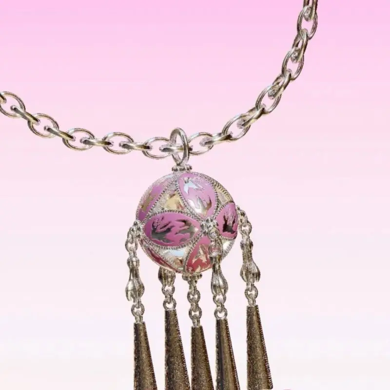"Love and Deep Space" Rich Garland Hydrangea Necklace Pendant Anime Surrounding Impression Homo Clavicle Chain
"Love and Deep Space" Rich Garland Hydrangea Necklace Pendant Anime Surrounding Impression Homo Clavicle Chain