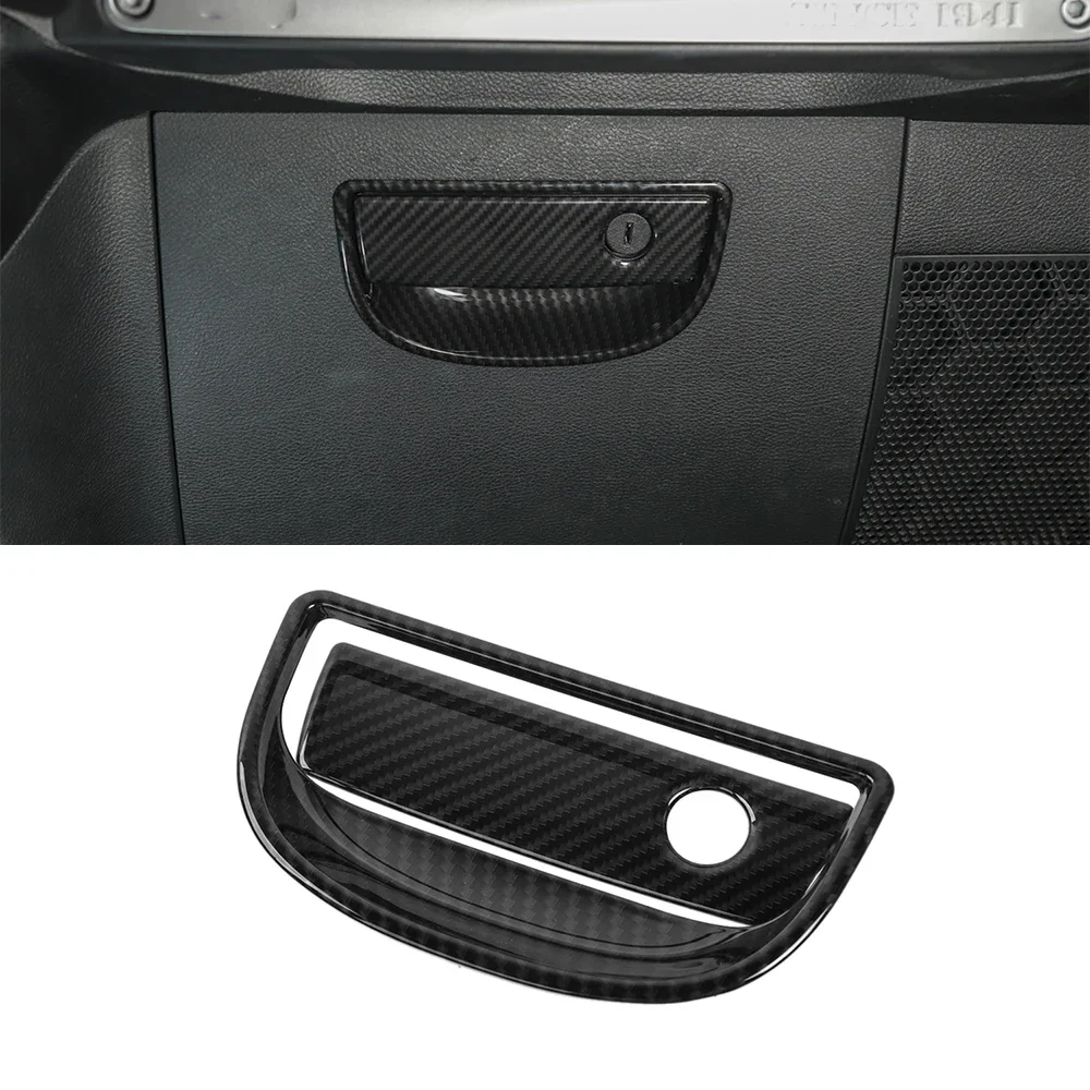 Наклейки на перчаточный ящик, ручка, декоративная накладка для Jeep Wrangler JK 2007-2017, аксессуары для салона автомобиля, из углеродного волокна
Наклейки на перчаточный ящик, ручка, декоративная накладка для Jeep Wrangler JK 2007-2017, аксессуары для салона автомобиля, из углеродного волокна