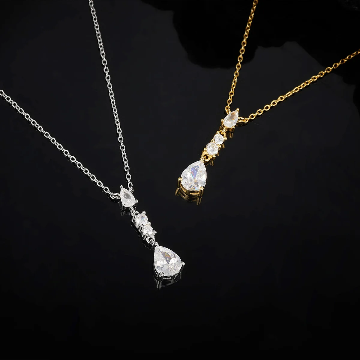 S925 Silver 18K Gold Plated D Color Moving Three-Stone Moissanite Pendant Necklace, Elegant Fine Jewelry Gift with
S925 Silver 18K Gold Plated D Color Moving Three-Stone Moissanite Pendant Necklace, Elegant Fine Jewelry Gift with