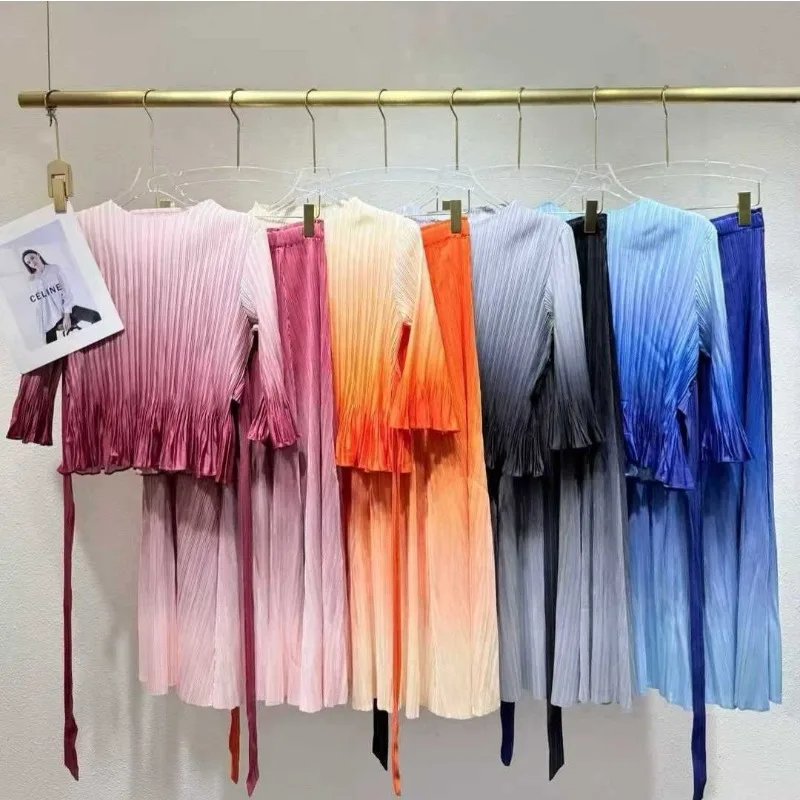 Miyake Pleated 2026 Gradient Set Women's Spring Fashion Light Luxury High-end Tie T-shirt Top and Skirt Two-piece Set Trendy
Miyake Pleated 2026 Gradient Set Women's Spring Fashion Light Luxury High-end Tie T-shirt Top and Skirt Two-piece Set Trendy