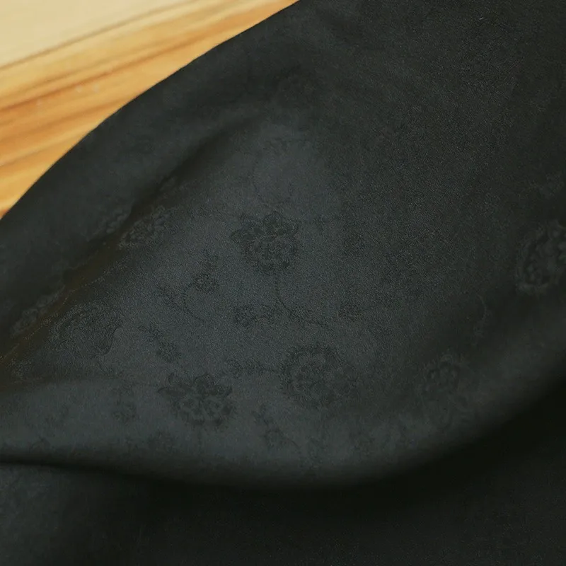 Heavy crepe small jacquard intangible cultural heritage Xiangyunsha full-mark silk fabric new Hanfu
Heavy crepe small jacquard intangible cultural heritage Xiangyunsha full-mark silk fabric new Hanfu